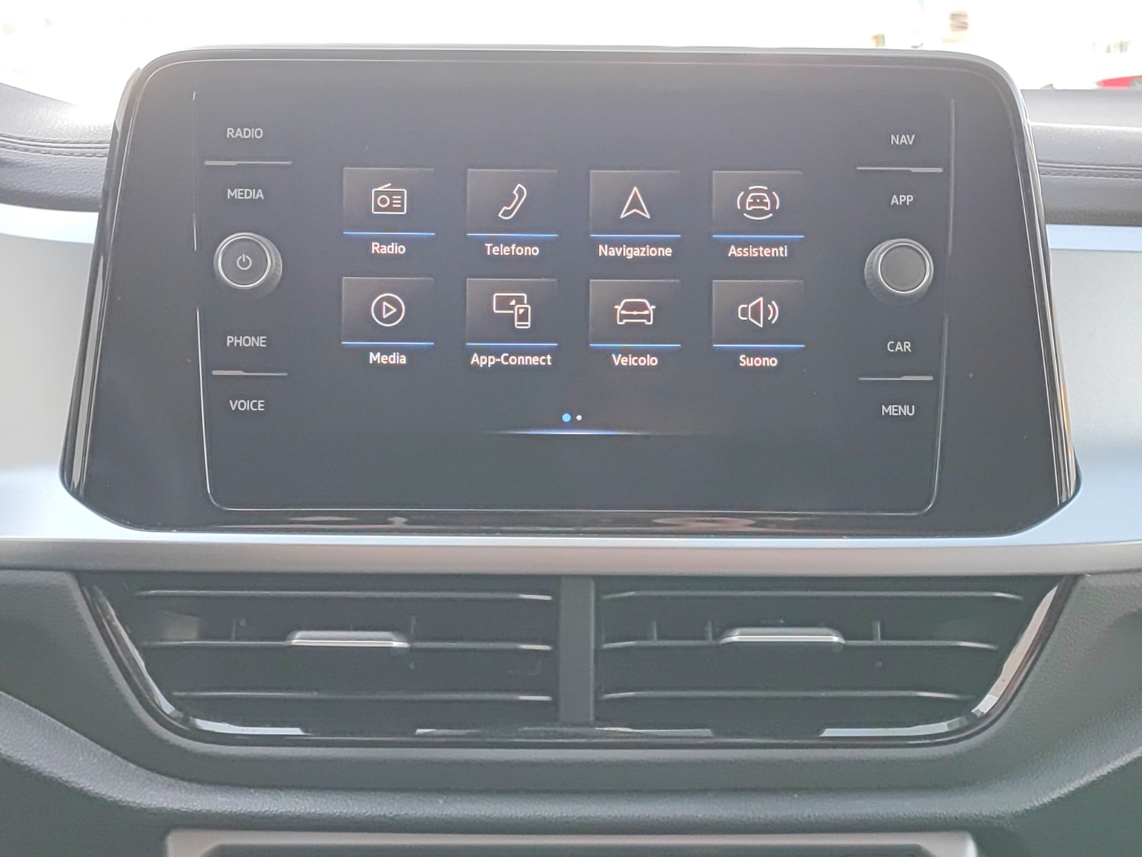 10 - Volkswagen T-Roc 1.0 tsi 110cv life