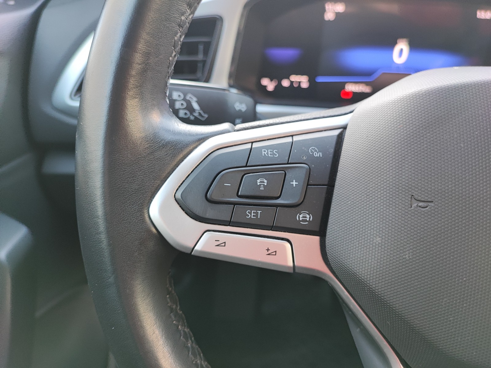 15 - Volkswagen T-Roc 1.0 tsi 110cv life