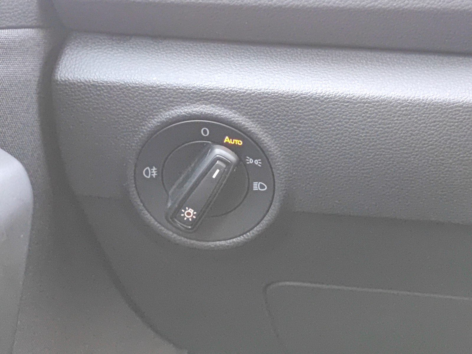 17 - Volkswagen T-Roc 1.0 tsi 110cv life