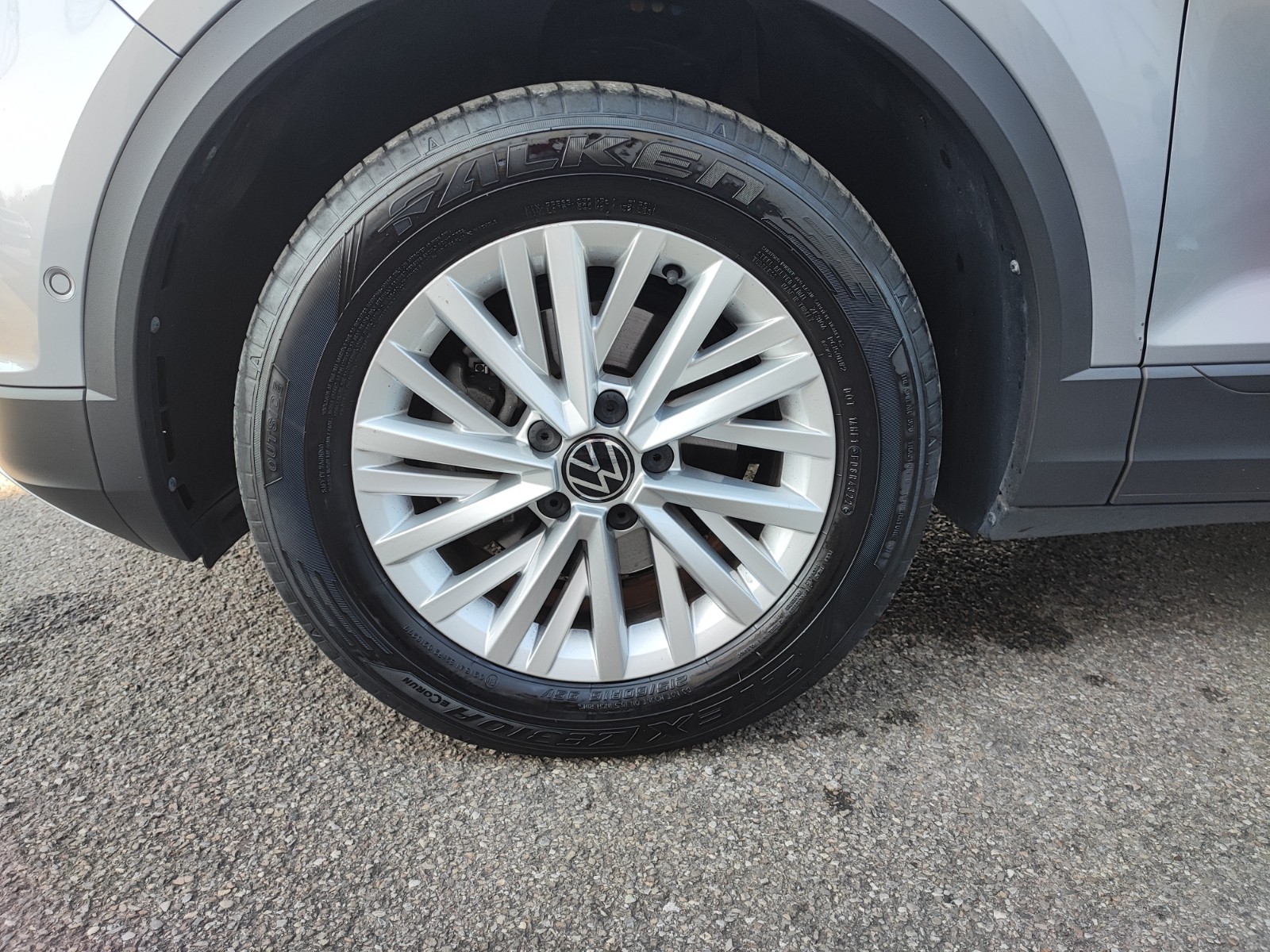 26 - Volkswagen T-Roc 1.0 tsi 110cv life