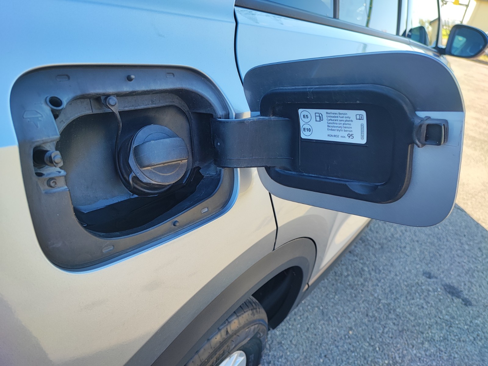 32 - Volkswagen T-Roc 1.0 tsi 110cv life