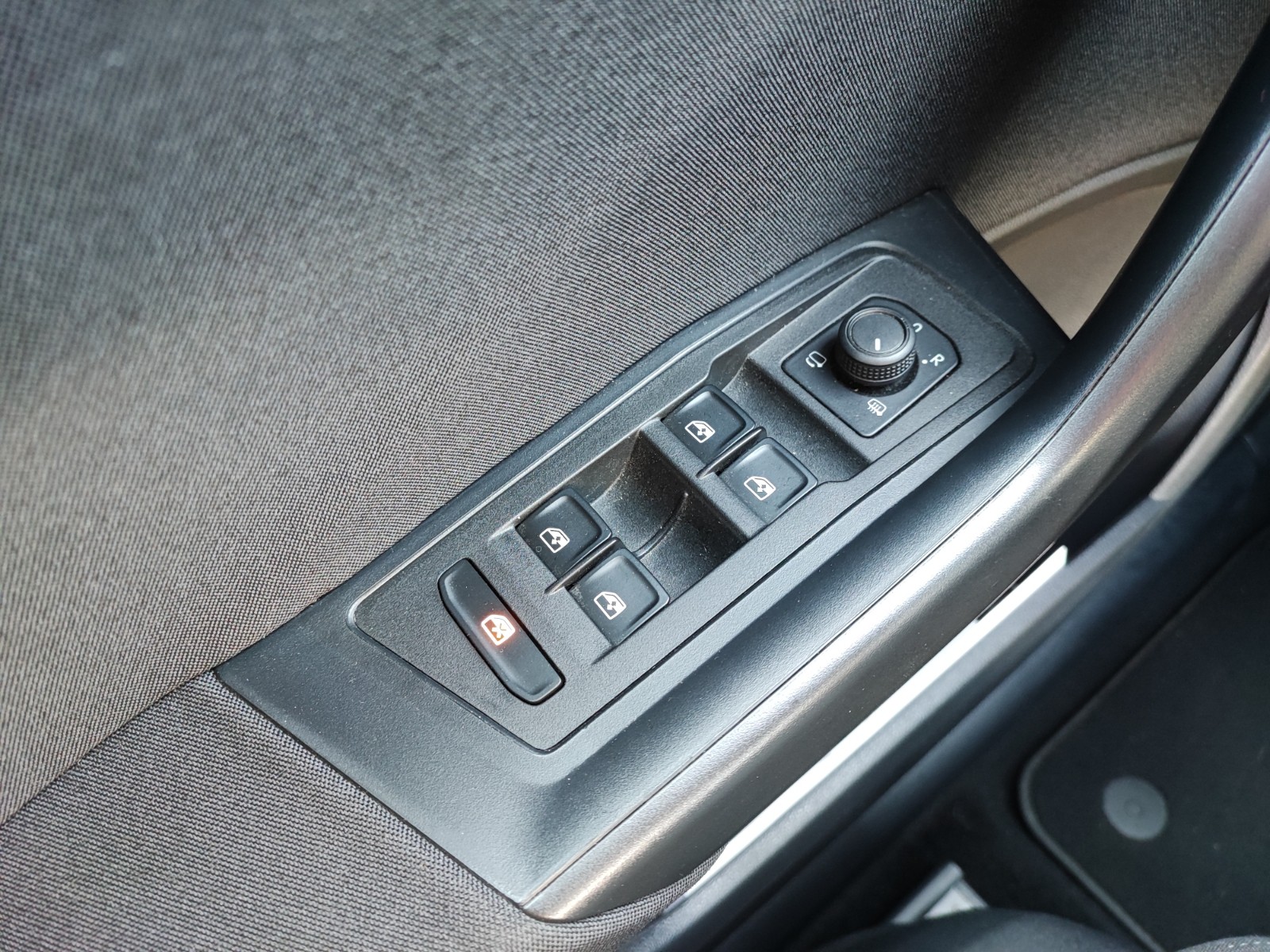 18 - Volkswagen T-Roc 2.0 tdi scr 115cv style