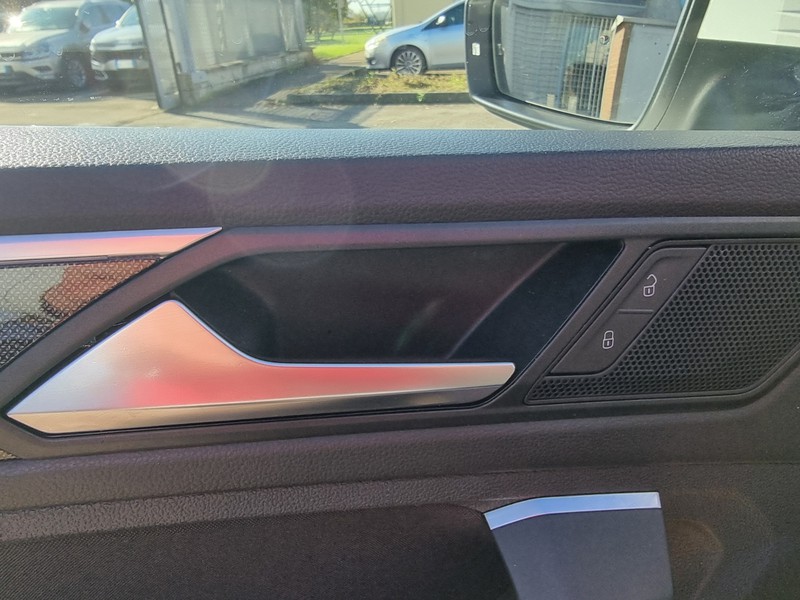 19 - Volkswagen Tiguan 2.0 tdi scr 150cv life dsg