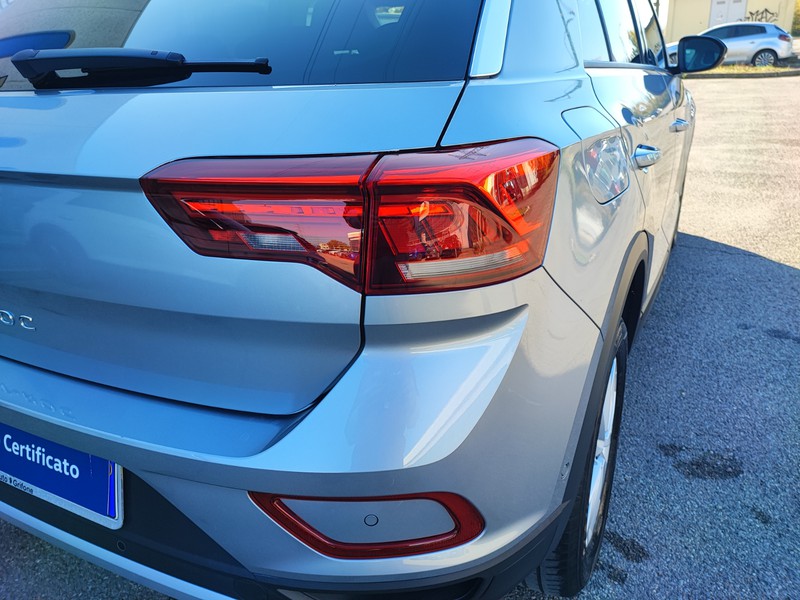 25 - Volkswagen T-Roc 1.0 tsi 110cv life