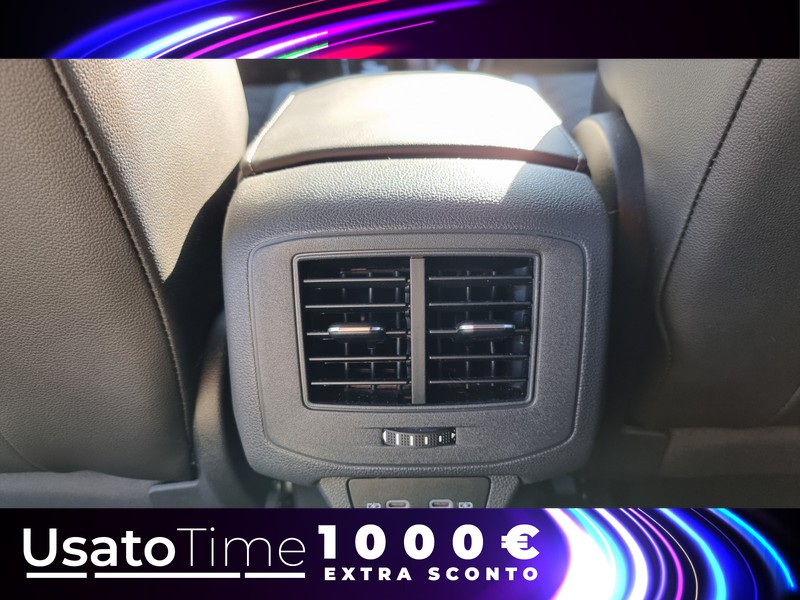 13 - Volkswagen T-Roc 1.0 tsi 110cv r line