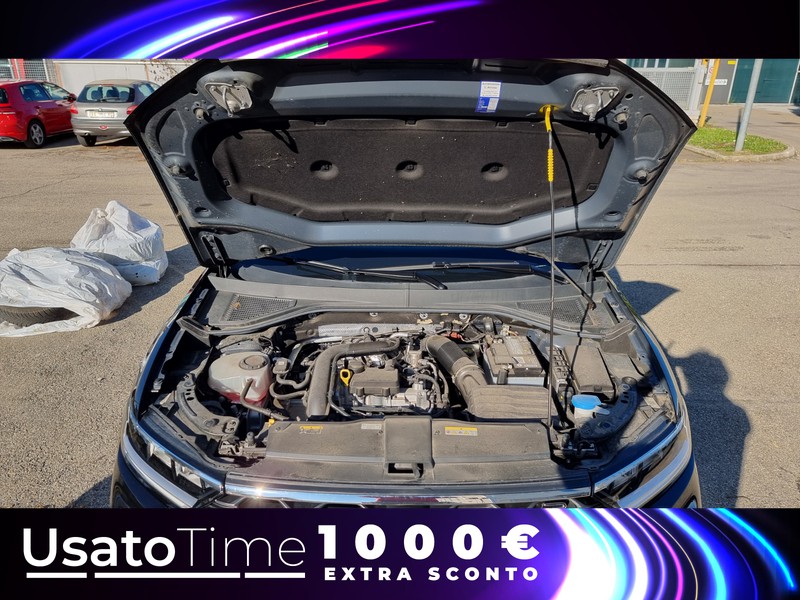 31 - Volkswagen T-Roc 1.0 tsi 110cv r line