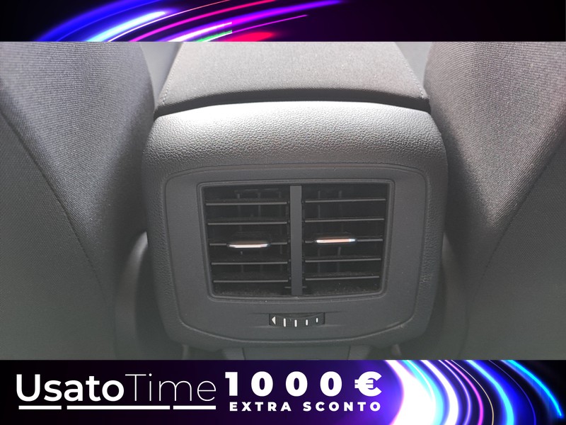 13 - Volkswagen T-Roc 1.0 tsi 110cv life