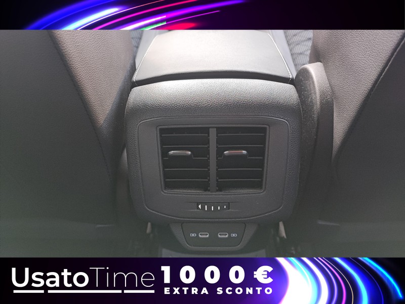 13 - Volkswagen T-Roc 1.0 tsi 110cv r line