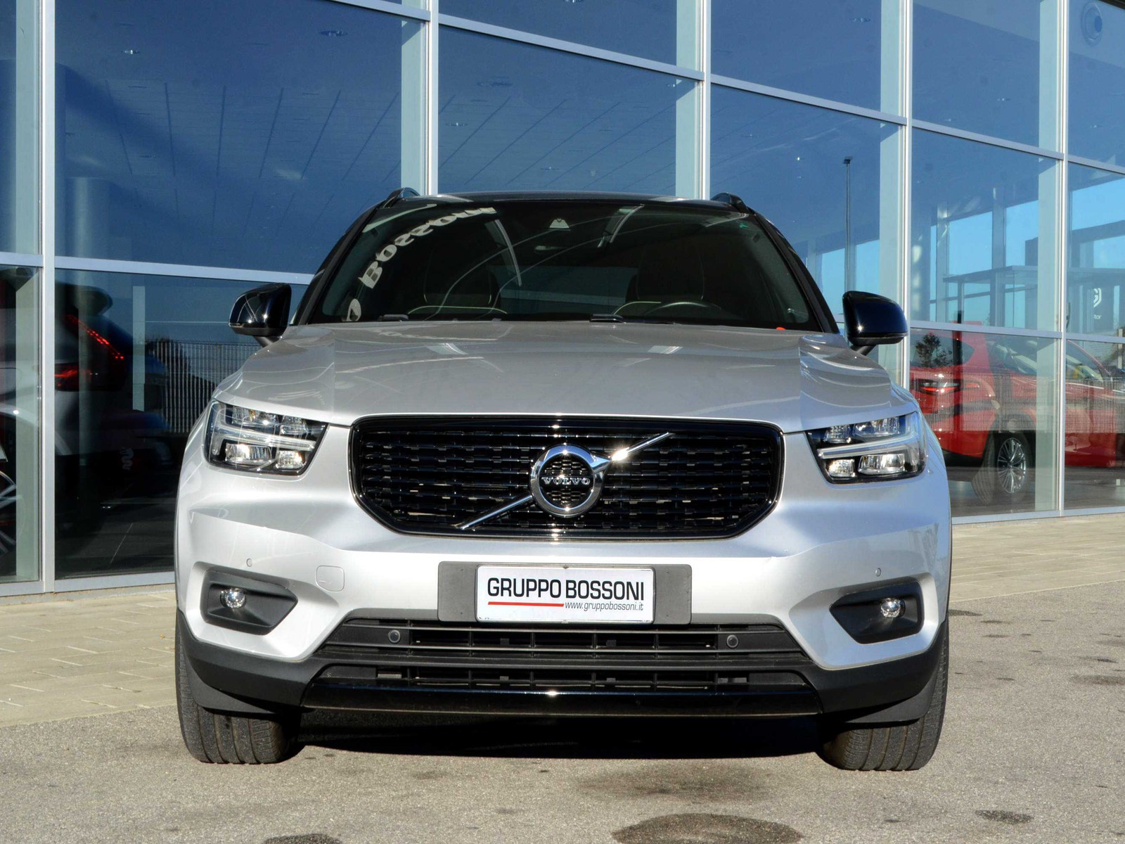 2 - Volvo XC40 2.0 d4 r-design awd geartronic