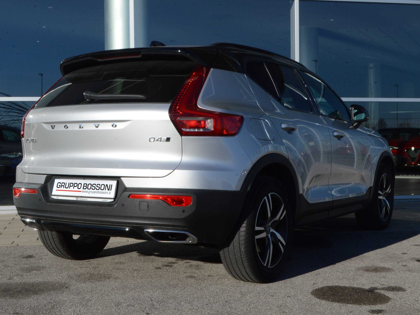 3 - Volvo XC40 2.0 d4 r-design awd geartronic