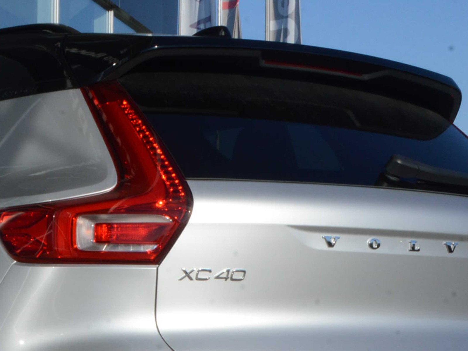 23 - Volvo XC40 2.0 d4 r-design awd geartronic