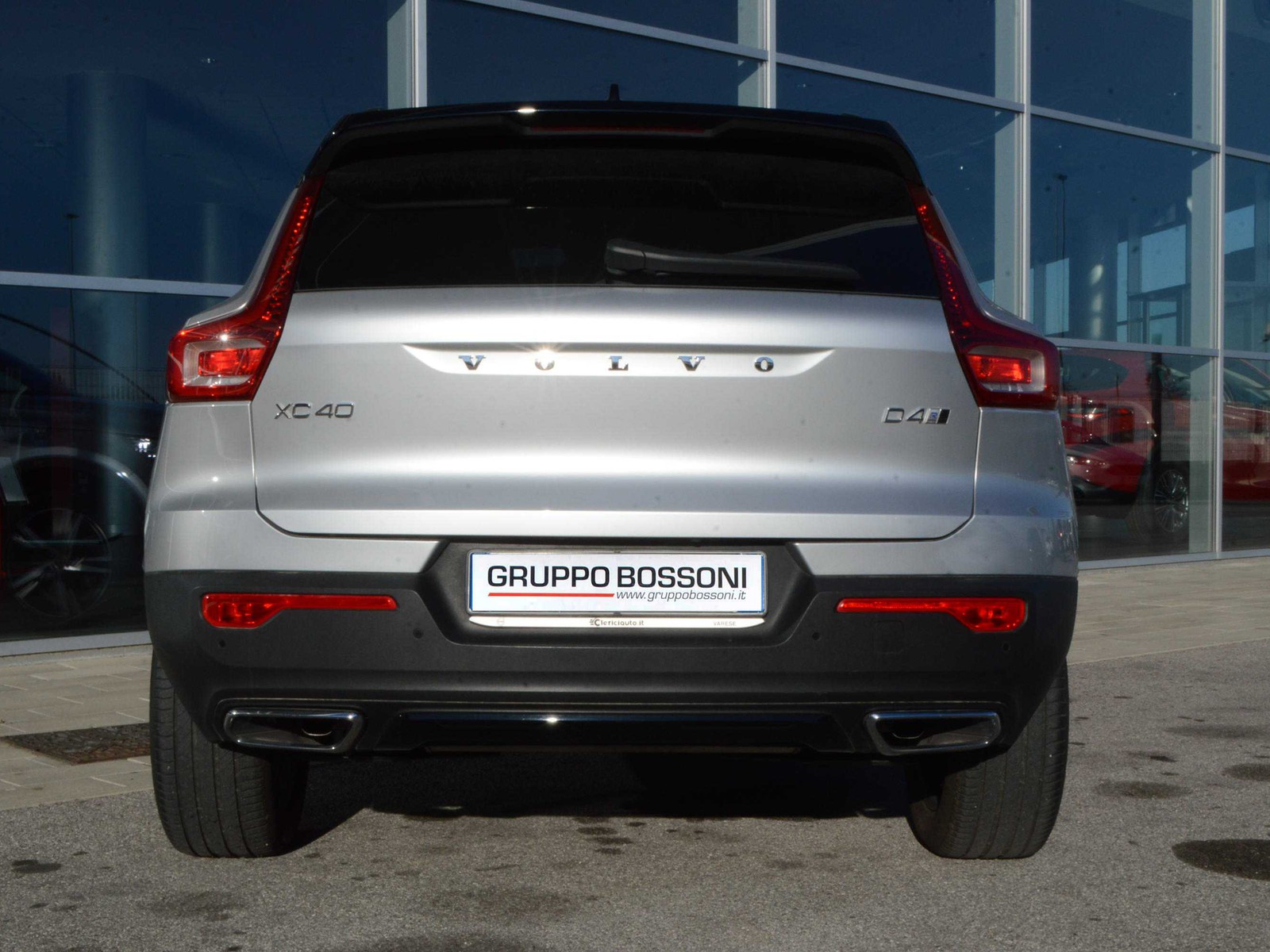 4 - Volvo XC40 2.0 d4 r-design awd geartronic