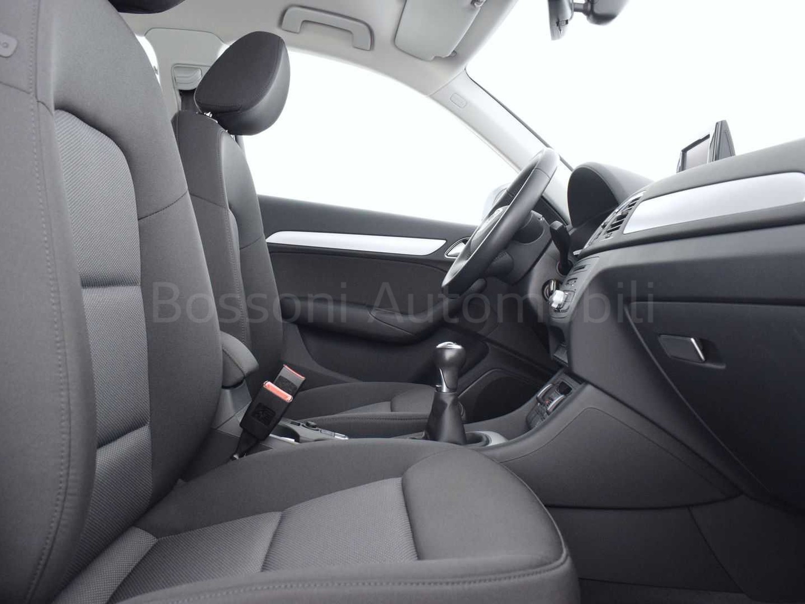 16 - Audi Q3 2.0 tdi business 150cv