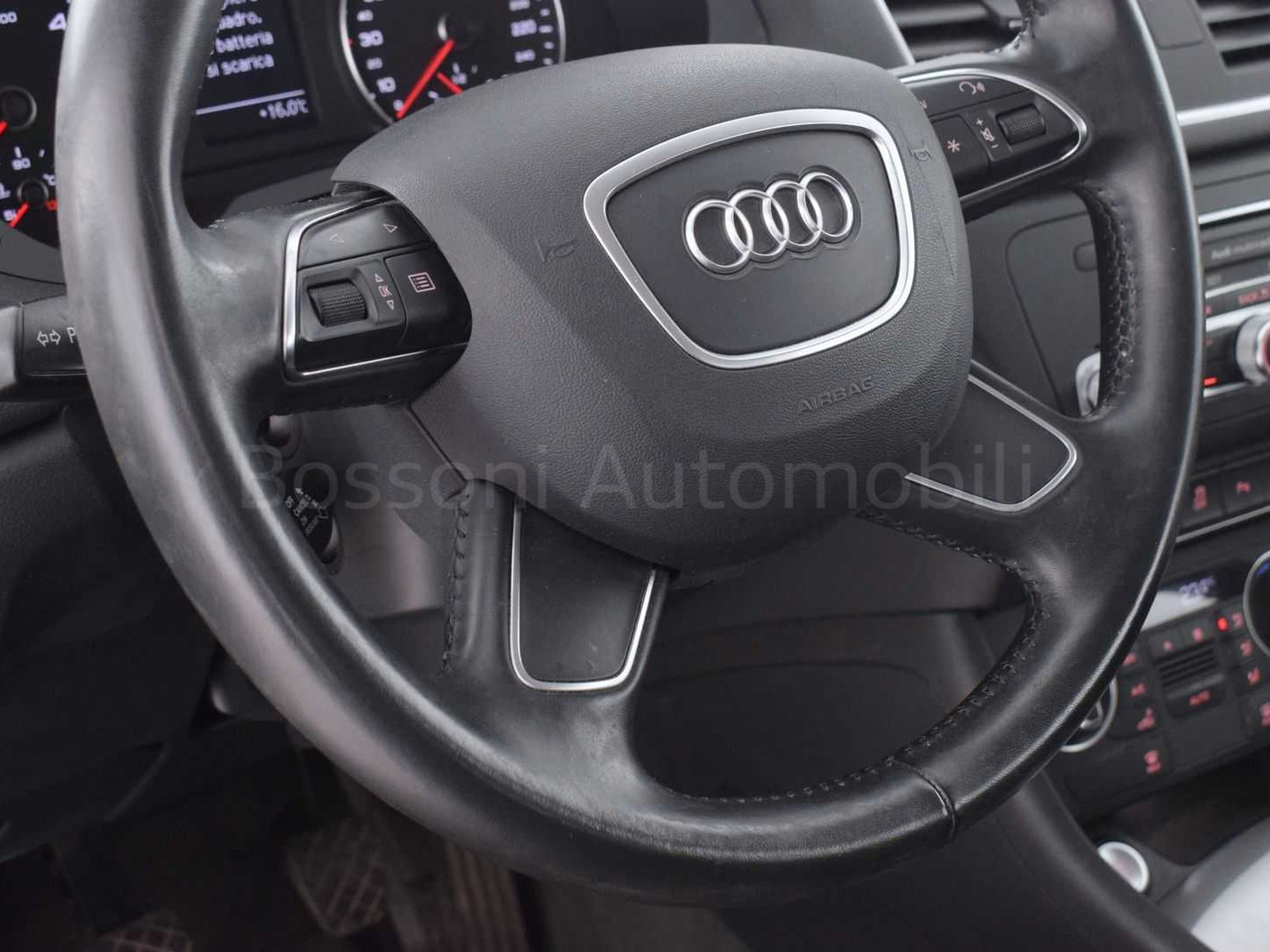 23 - Audi Q3 2.0 tdi business 150cv