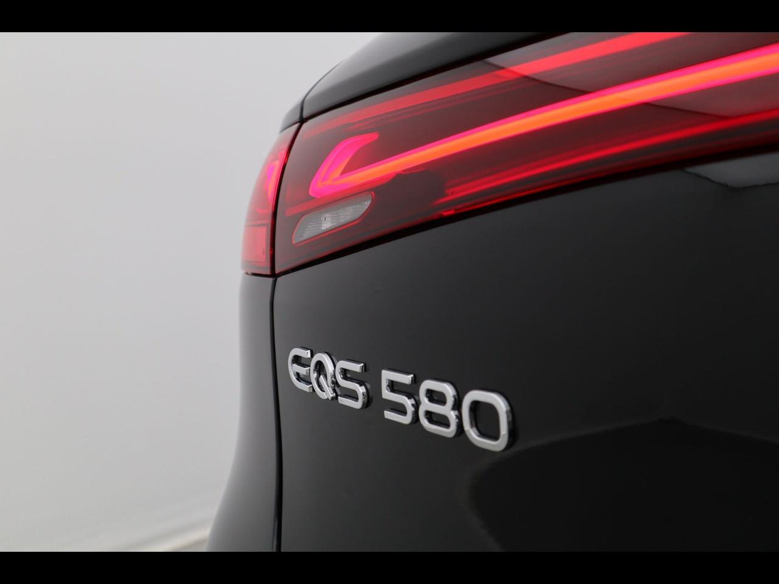5 - Mercedes EQS suv 580 amg line premium plus 4matic auto