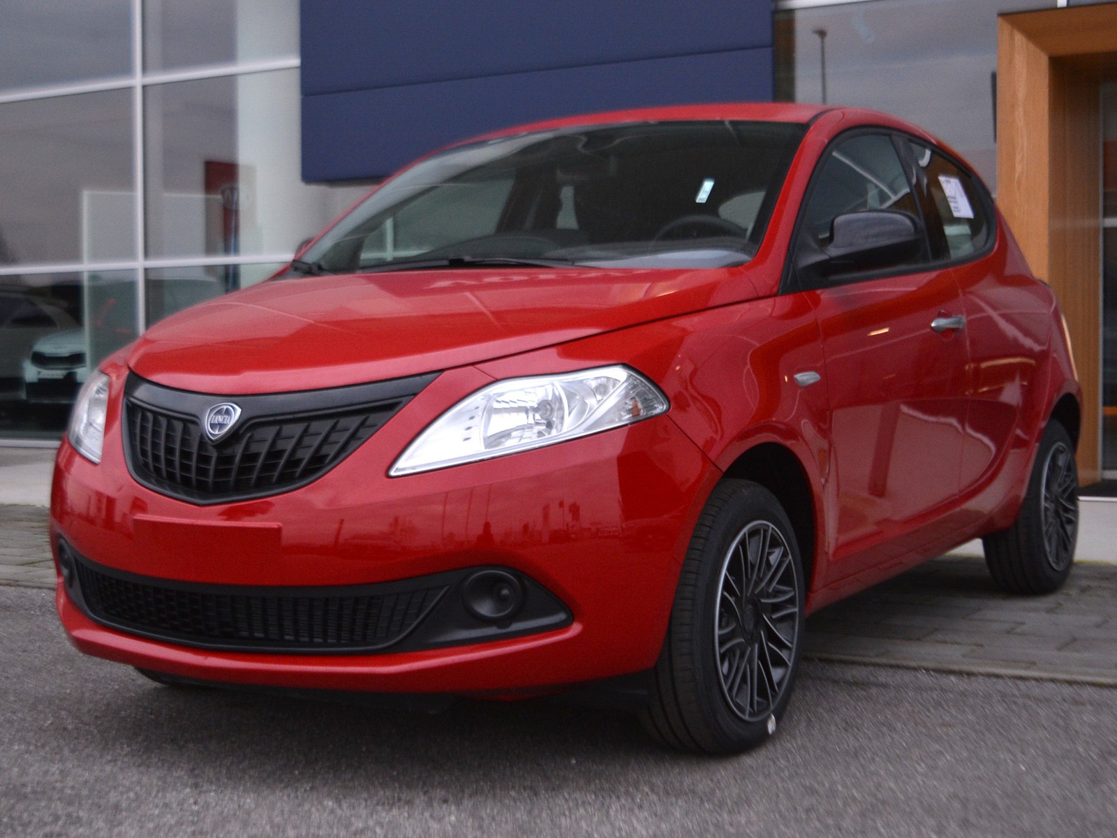 Lancia Ypsilon 1.0 firefly hybrid 70cv gold plus GB-N705174