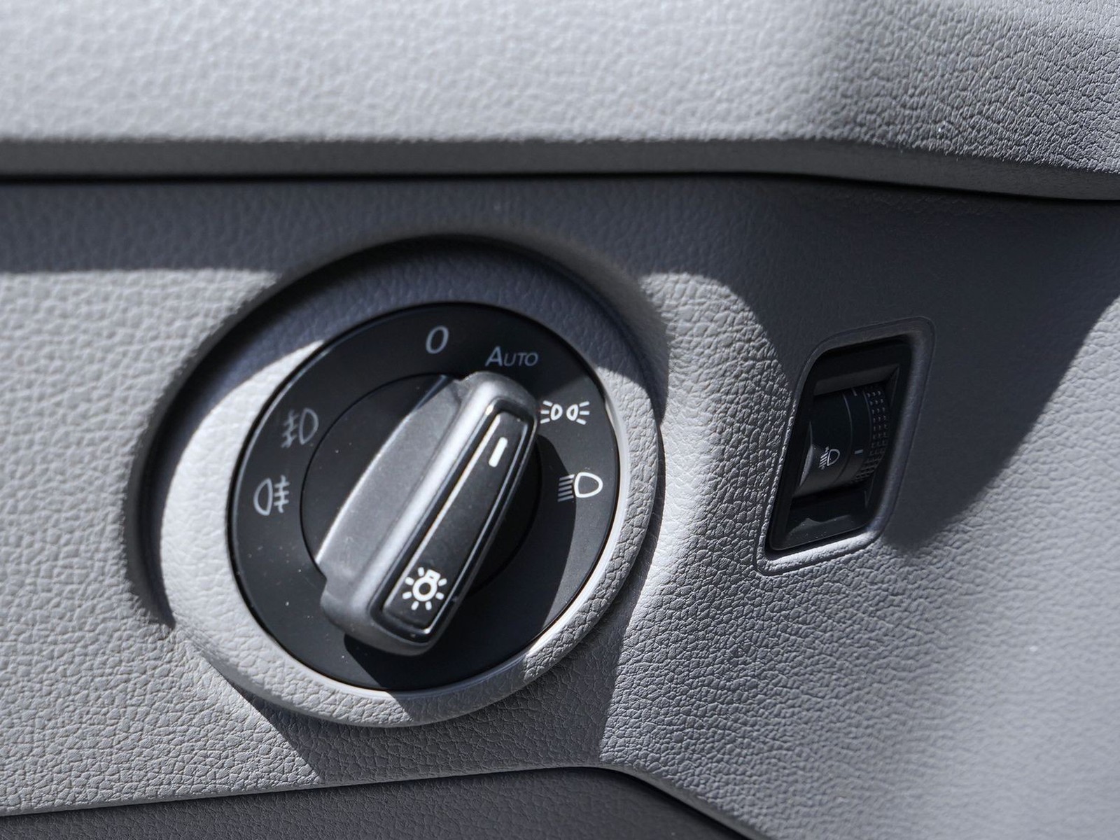 16 - Volkswagen VIC Crafter 30 2.0 tdi 140cv l3h3 business