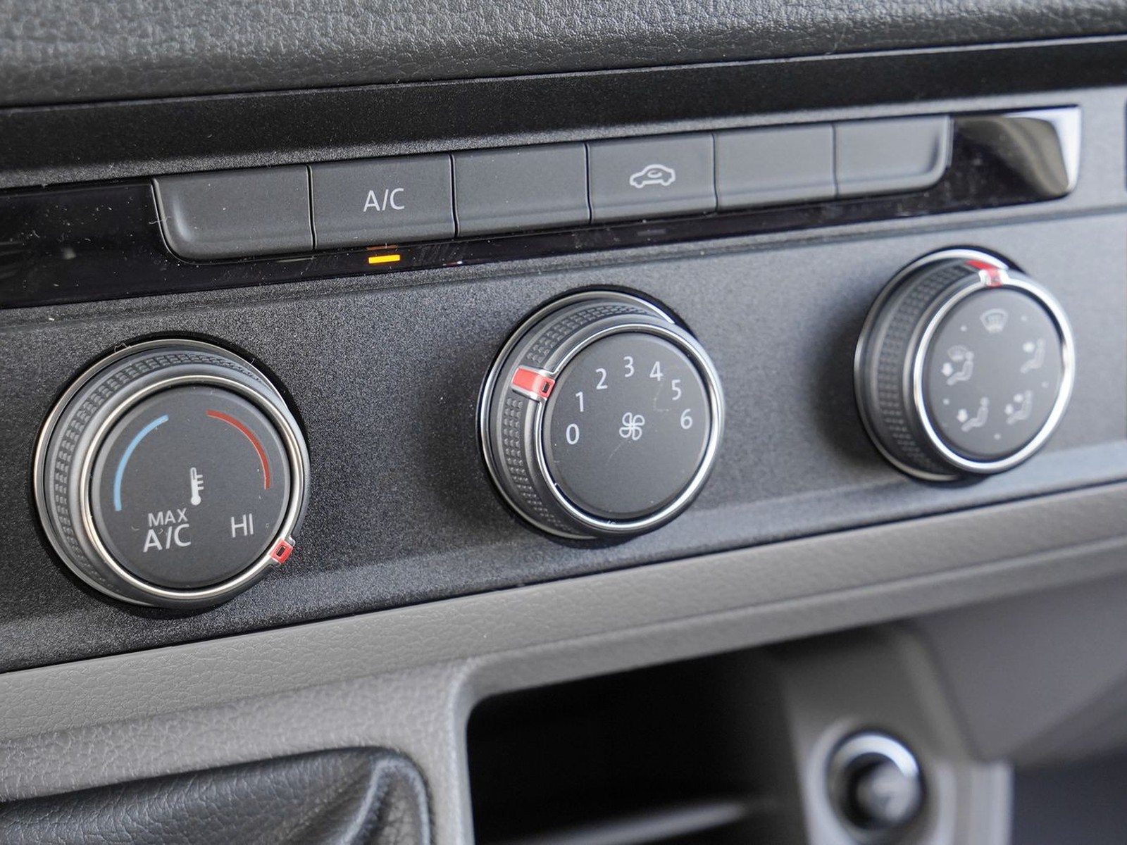 23 - Volkswagen VIC Crafter 30 2.0 tdi 140cv l3h3 business