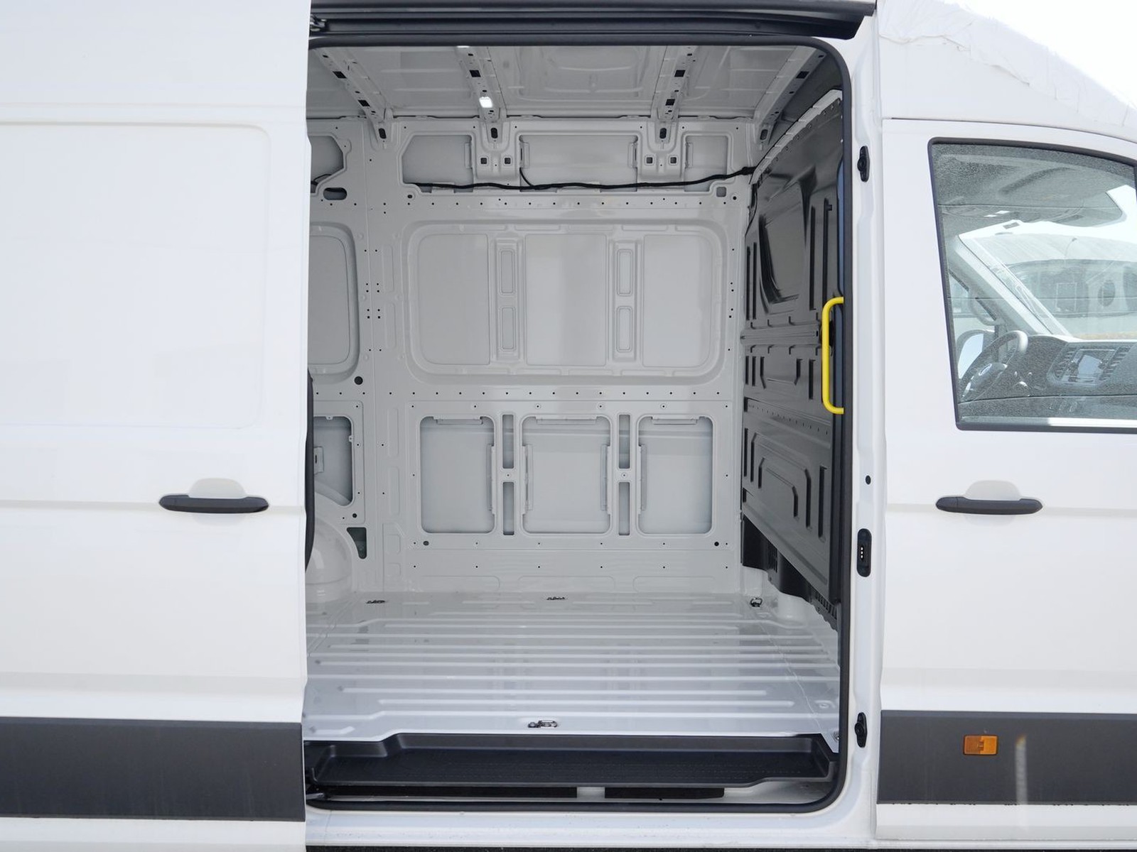 8 - Volkswagen VIC Crafter 30 2.0 tdi 140cv l3h3 business