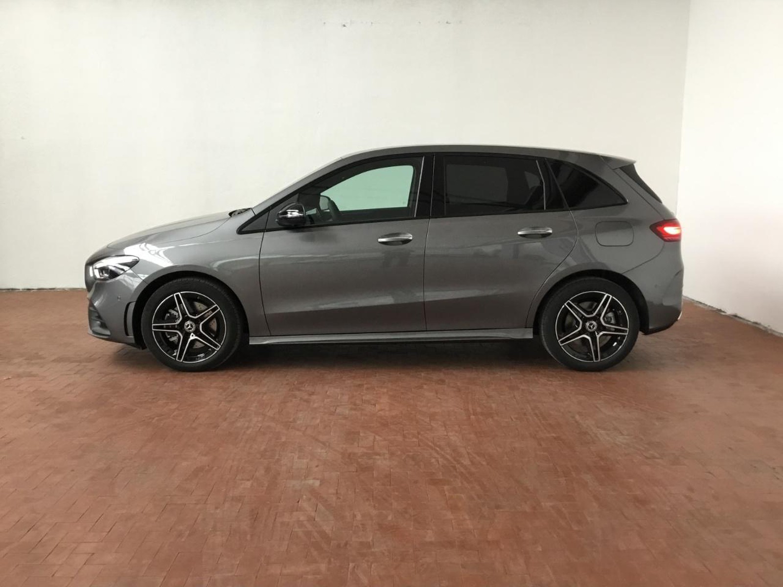 2 - Mercedes Classe B 250 e plug-in-hybrid amg line advanced plus speedshift dct amg 8g