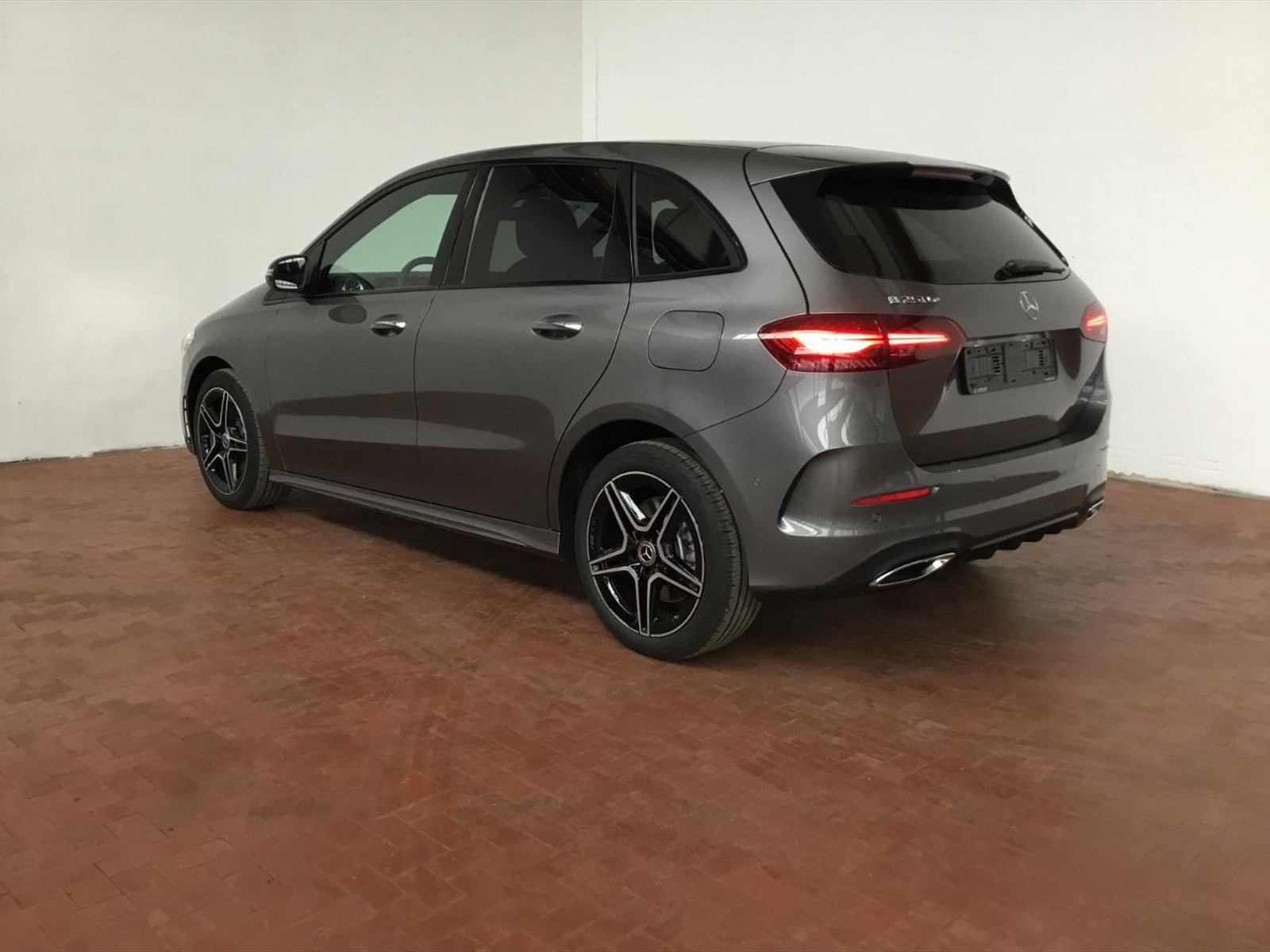 3 - Mercedes Classe B 250 e plug-in-hybrid amg line advanced plus speedshift dct amg 8g