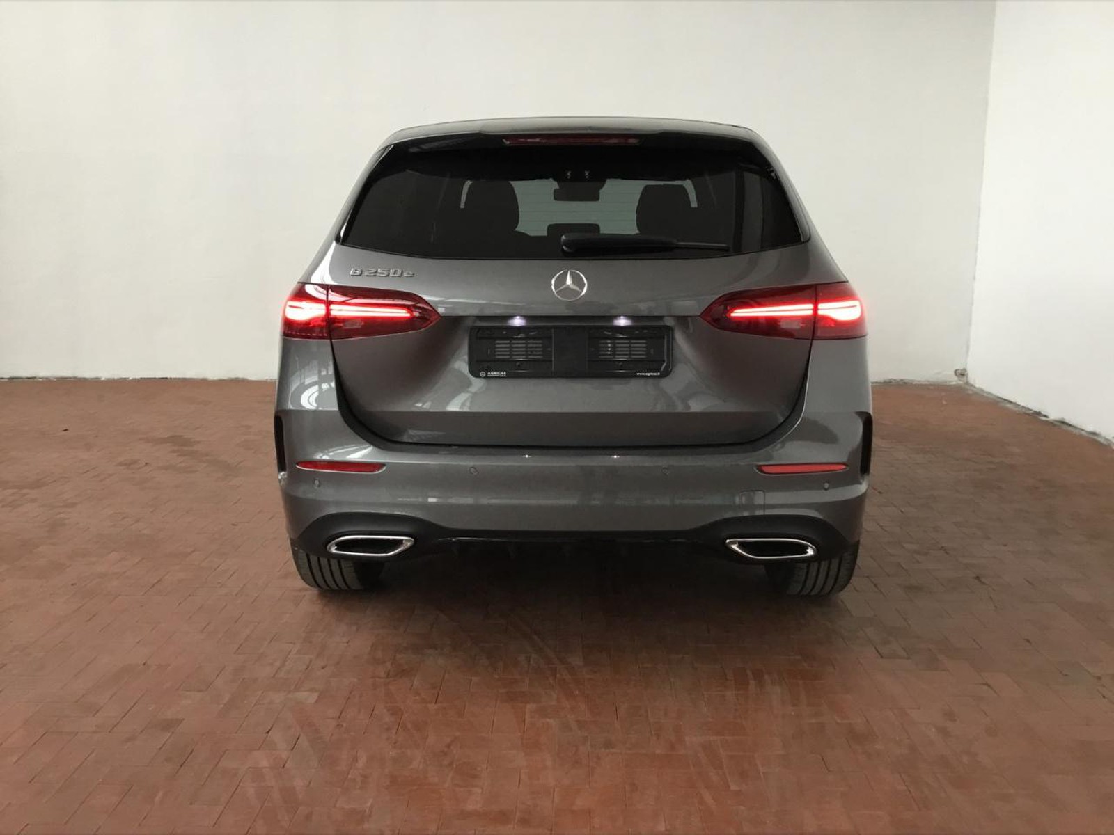 4 - Mercedes Classe B 250 e plug-in-hybrid amg line advanced plus speedshift dct amg 8g