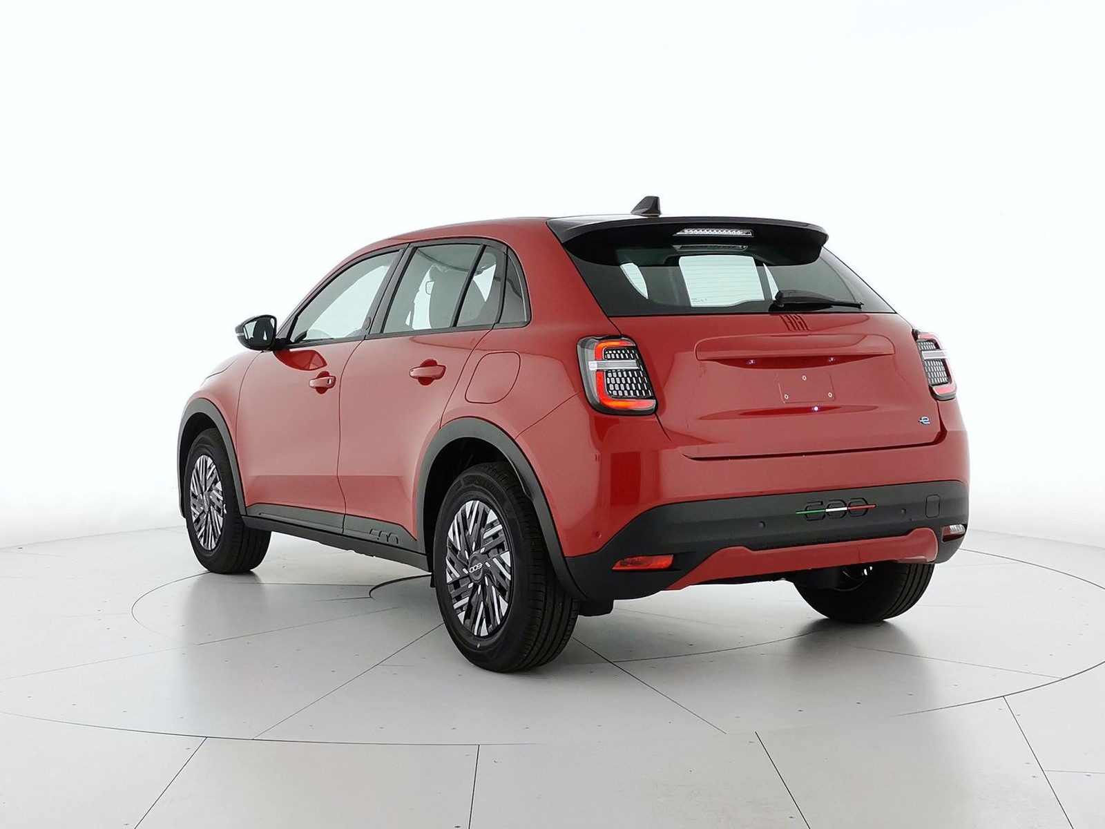 4 - Fiat 600 54kwh red