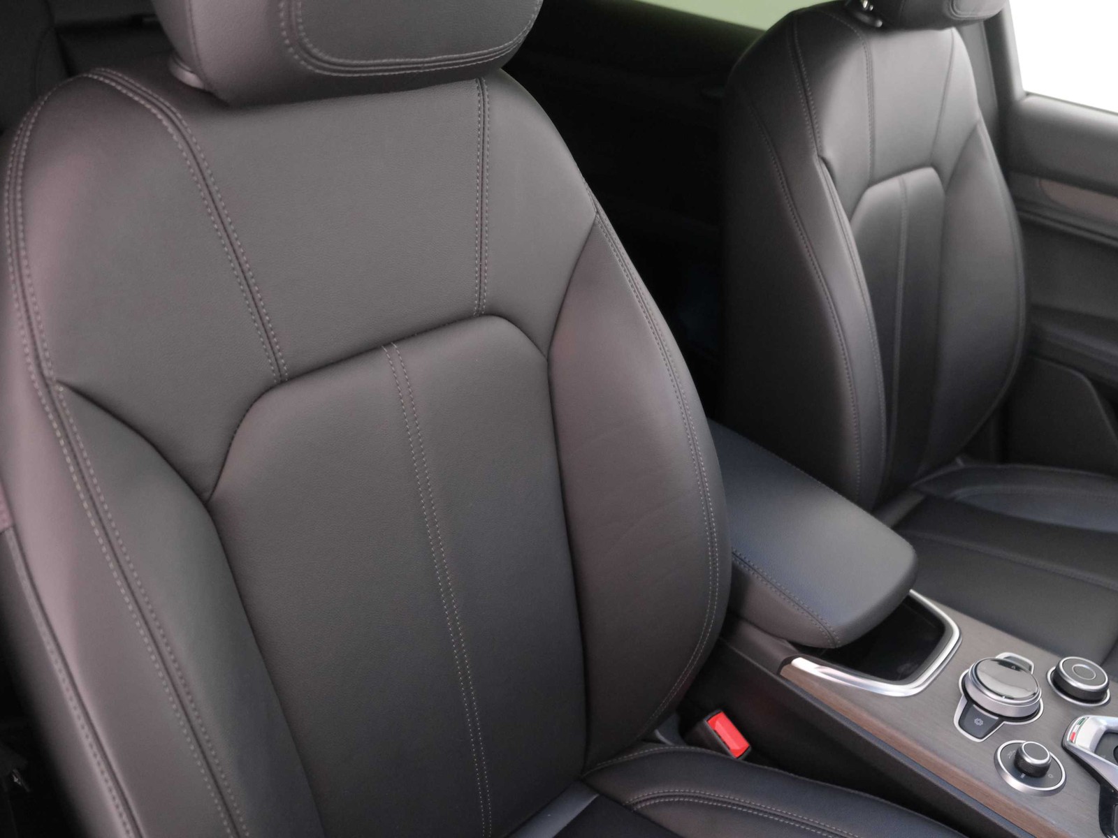 21 - Alfa Romeo Stelvio 2.2 turbo 210cv ti q4 at8
