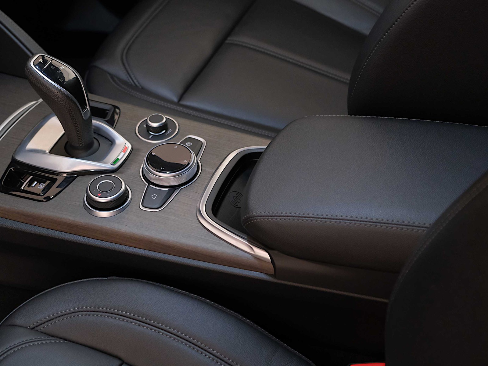 35 - Alfa Romeo Stelvio 2.2 turbo 210cv veloce ti q4 at8