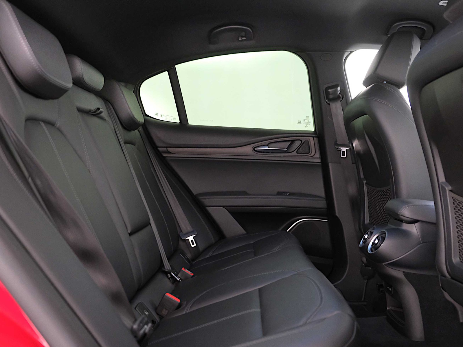 9 - Alfa Romeo Stelvio 2.2 turbo 210cv ti q4 at8