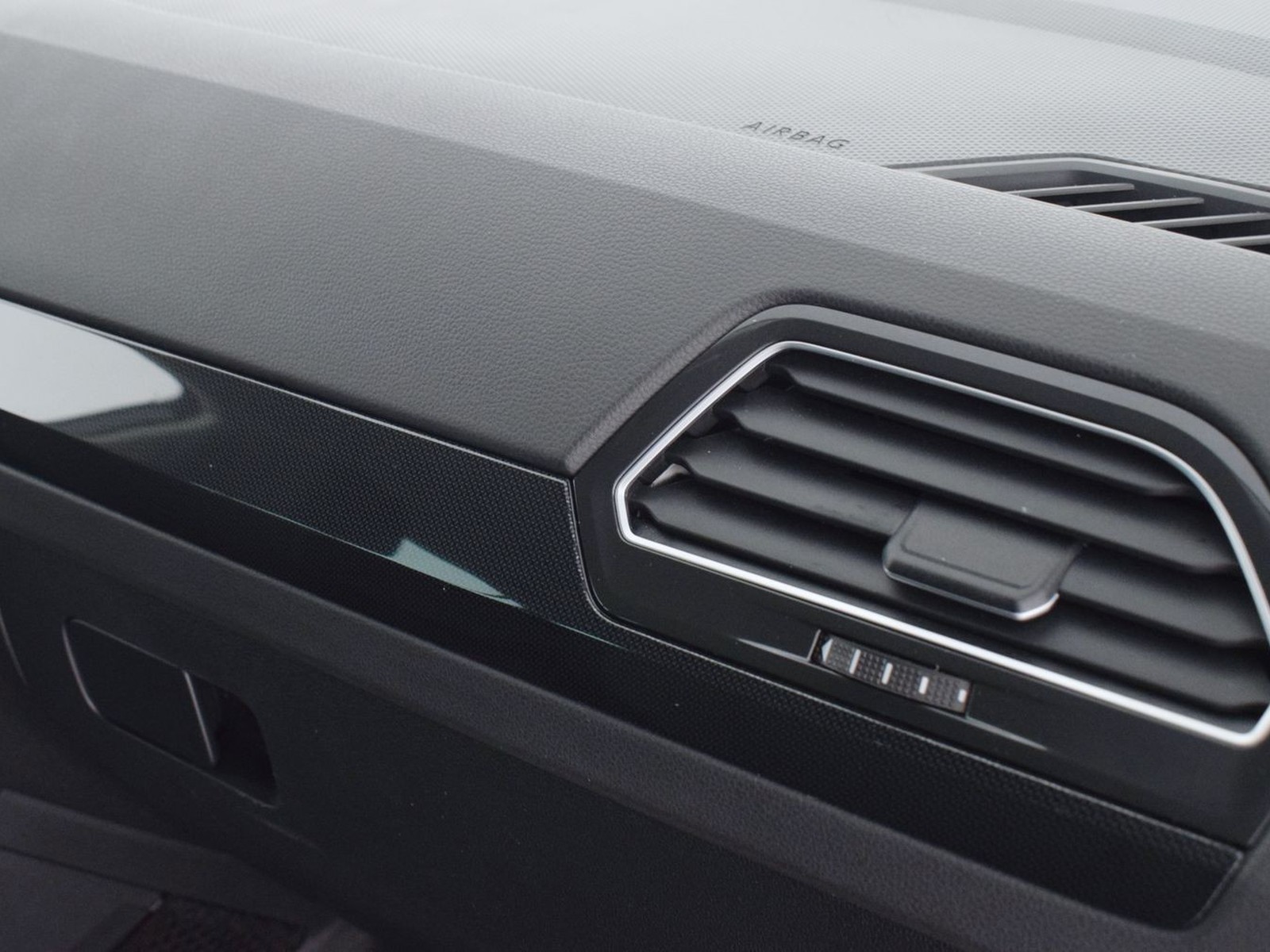 18 - Volkswagen Tiguan 2.0 tdi scr 150cv life dsg