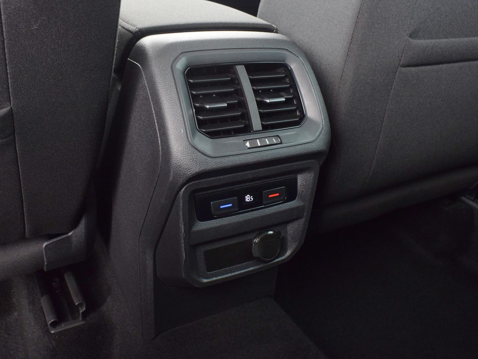 27 - Volkswagen Tiguan 2.0 tdi scr 150cv life dsg