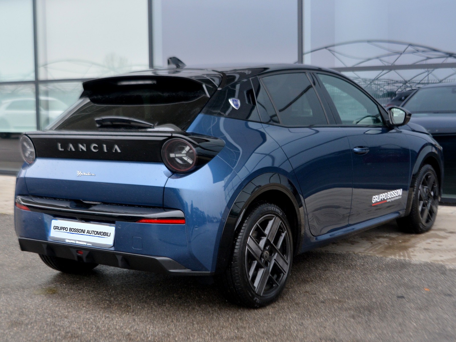 3 - Lancia Ypsilon 51kwh lx