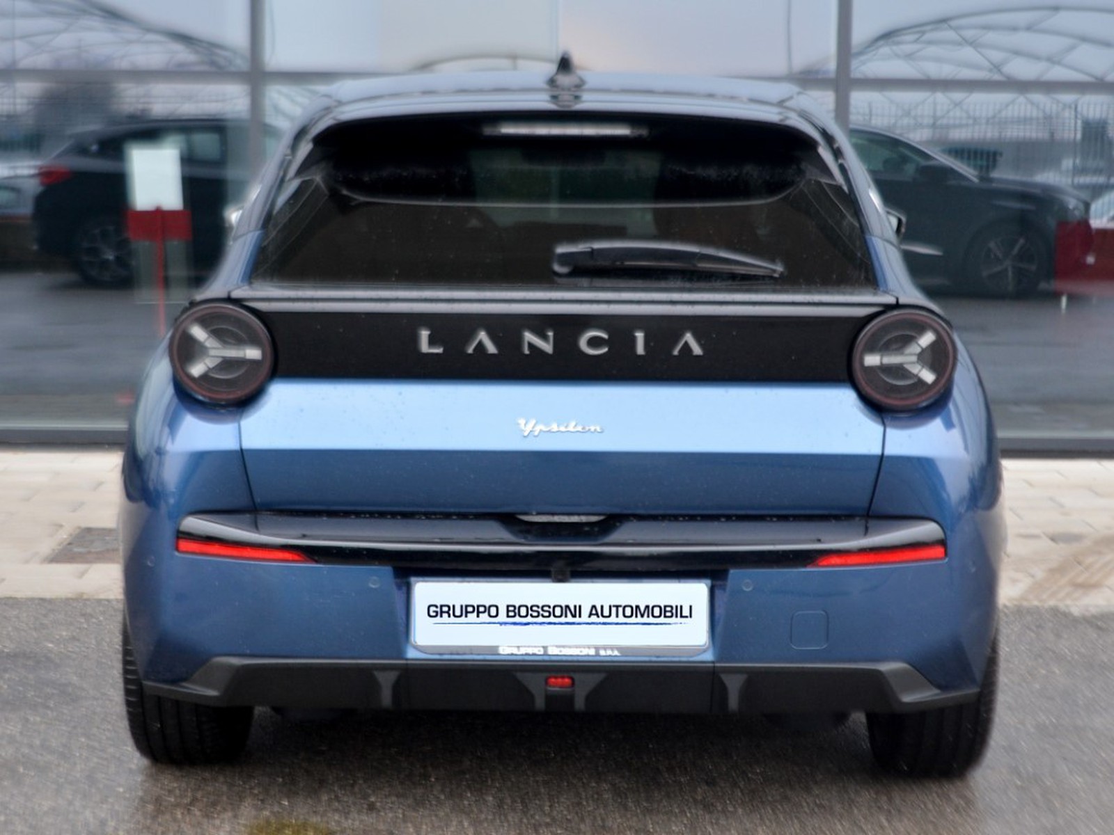 4 - Lancia Ypsilon 51kwh lx