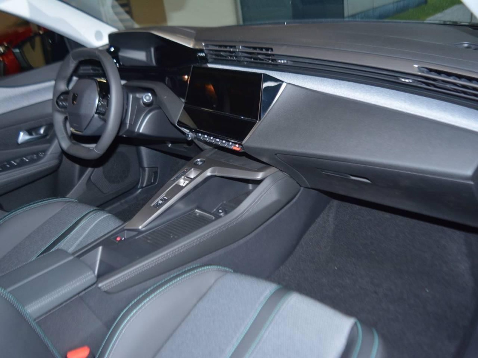 8 - Peugeot 308 sw 1.5 bluehdi allure eat8 s&s