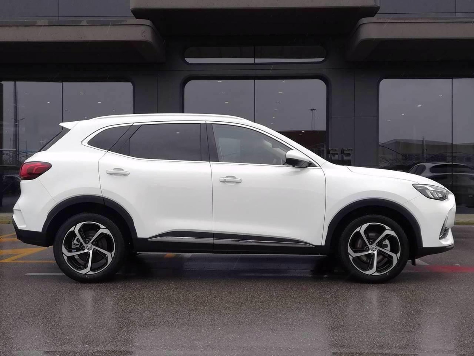 4 - Mg HS e1.5 t-gdi plug-in hybrid luxury auto