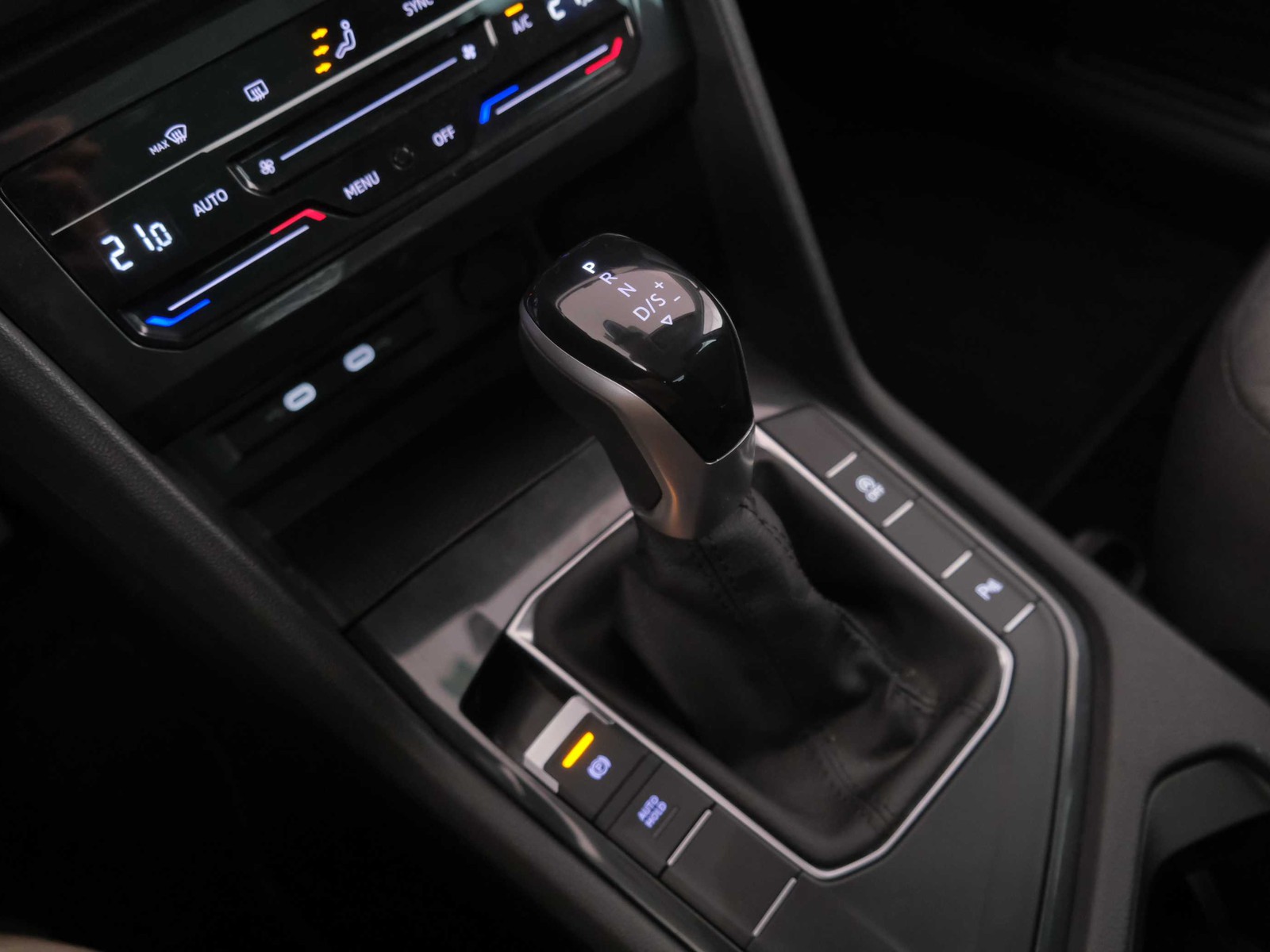 12 - Volkswagen Tiguan 2.0 tdi scr 150cv life dsg