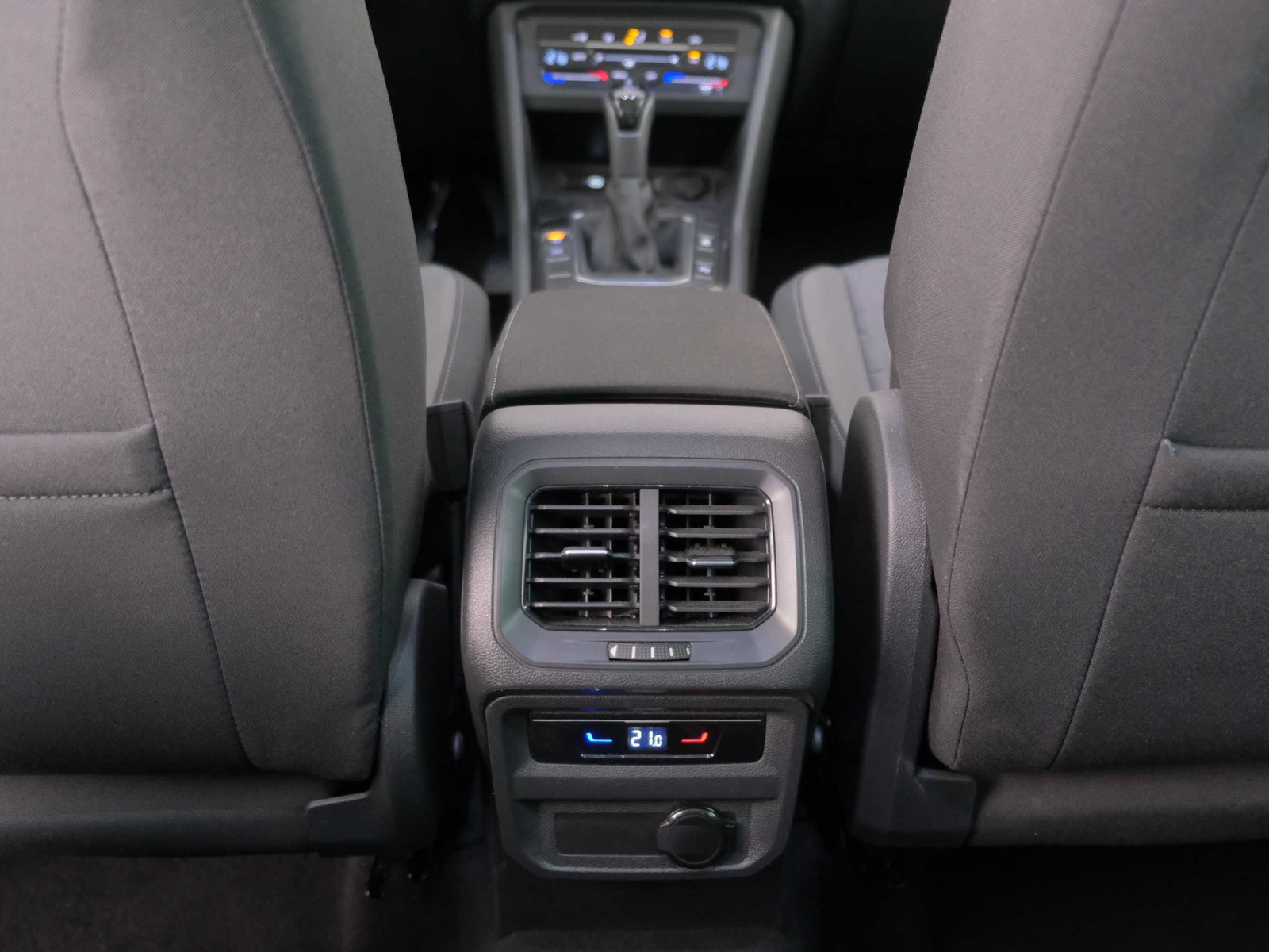 33 - Volkswagen Tiguan 2.0 tdi scr 150cv life dsg