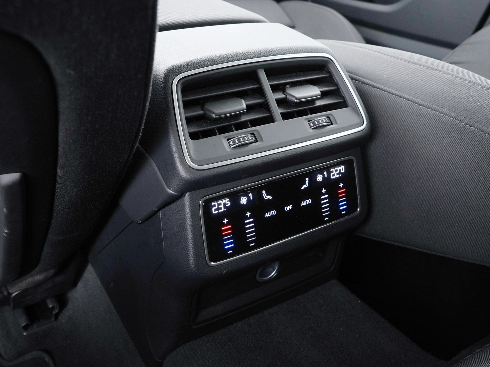 27 - Audi A6 avant 40 2.0 tdi mhev 12v s line edition quattro ultra s tronic