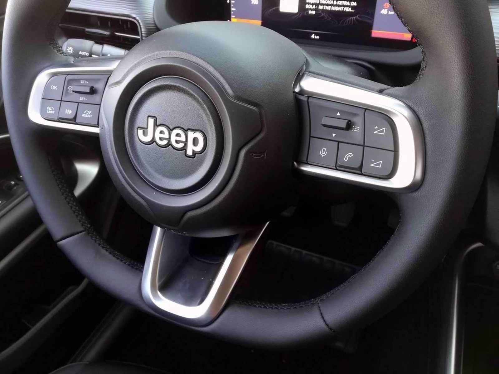 16 - Jeep Avenger 1.2 turbo 100cv altitude fwd