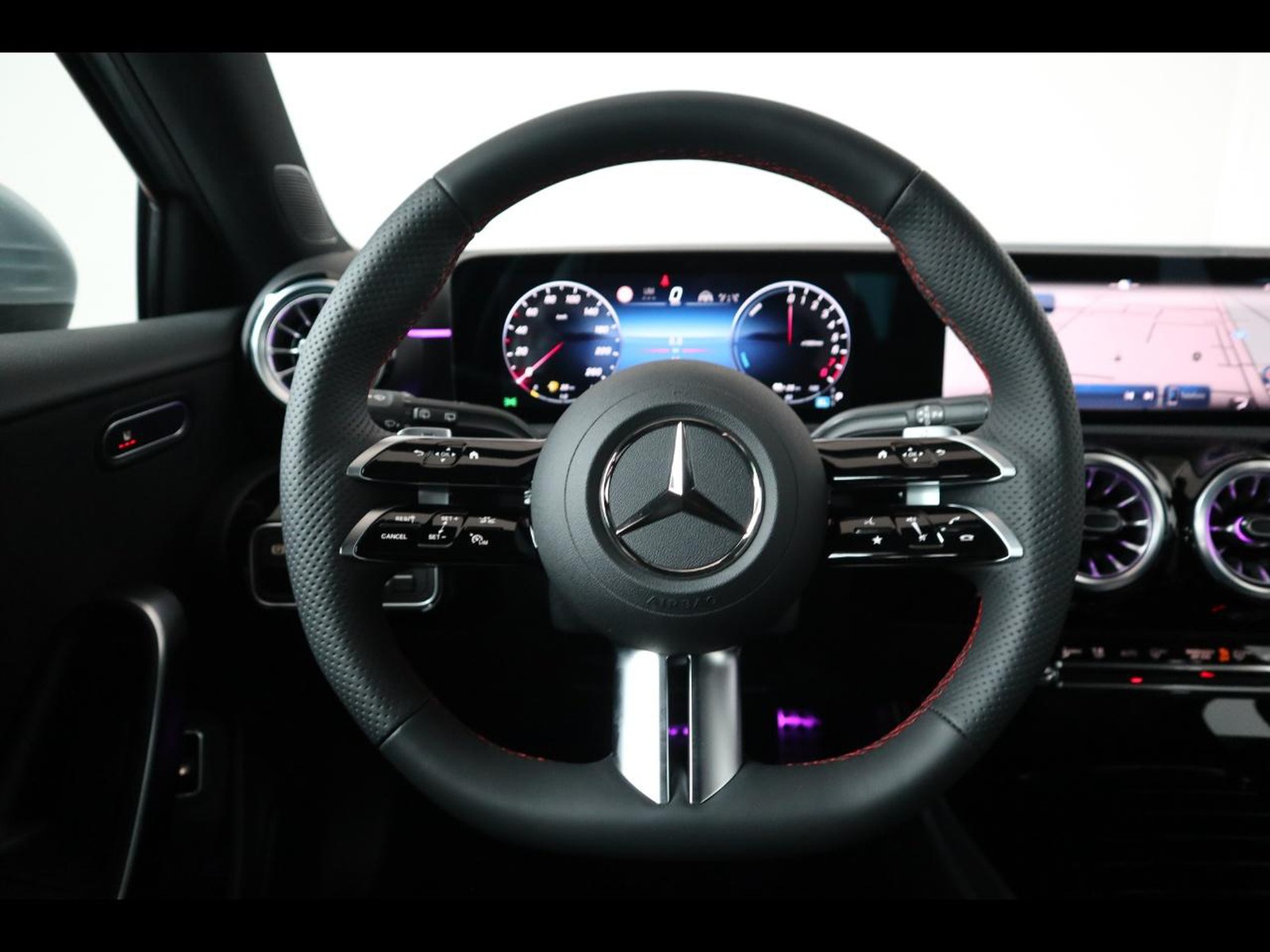 18 - Mercedes Classe A 250 e plug-in-hybrid amg line advanced plus speedshift dct amg 8g