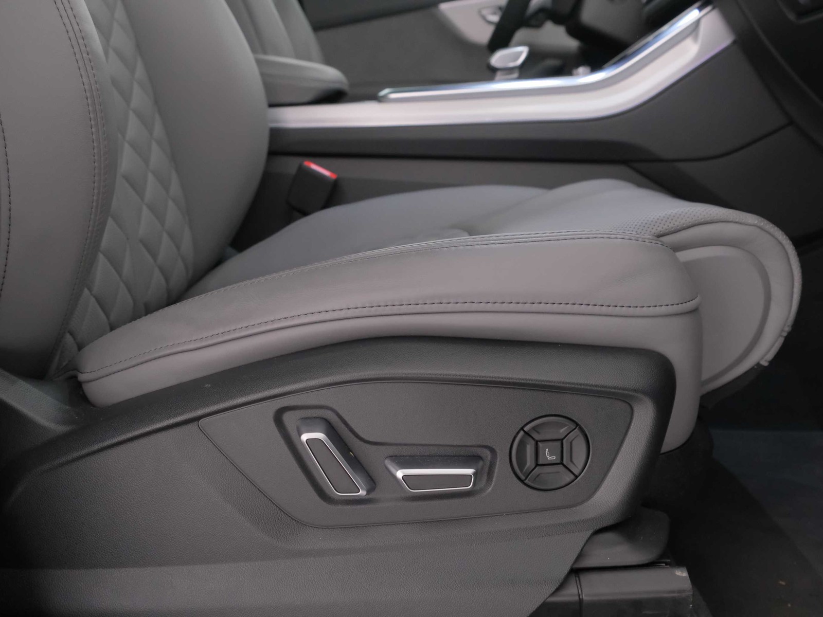 33 - Audi Q8 55 3.0 v6 tfsi e sport quattro tiptronic