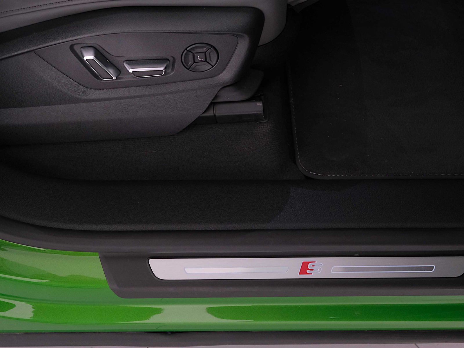 36 - Audi Q8 55 3.0 v6 tfsi e sport quattro tiptronic