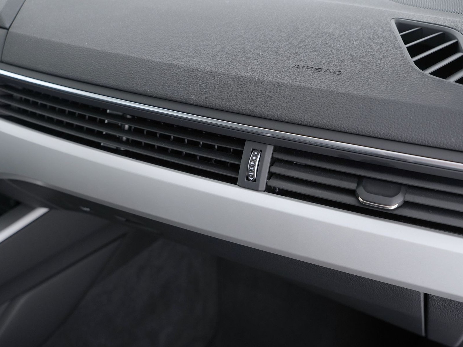 18 - Audi A4 avant 30 2.0 tdi mhev 136cv business s tronic