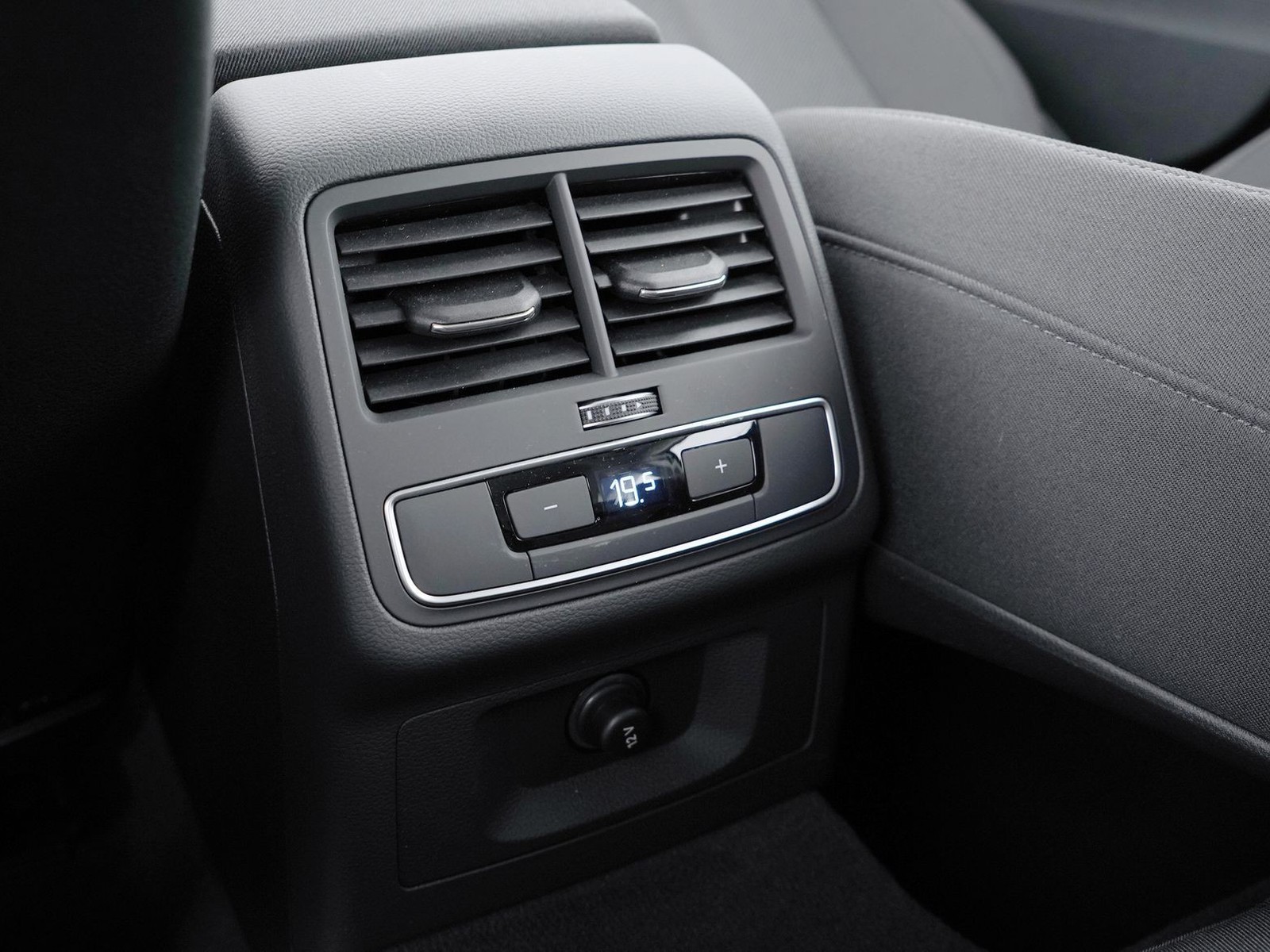 27 - Audi A4 avant 30 2.0 tdi mhev 136cv business s tronic