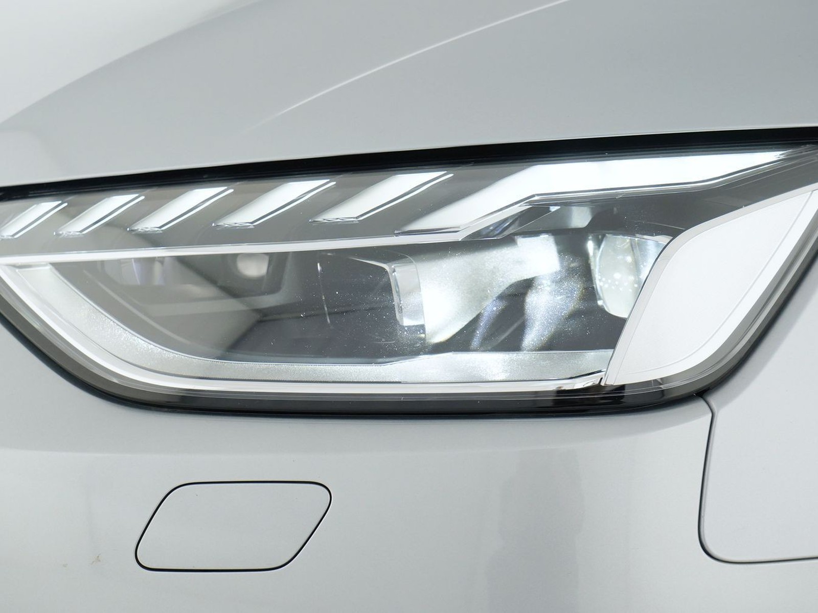 6 - Audi A4 avant 30 2.0 tdi mhev 136cv business s tronic