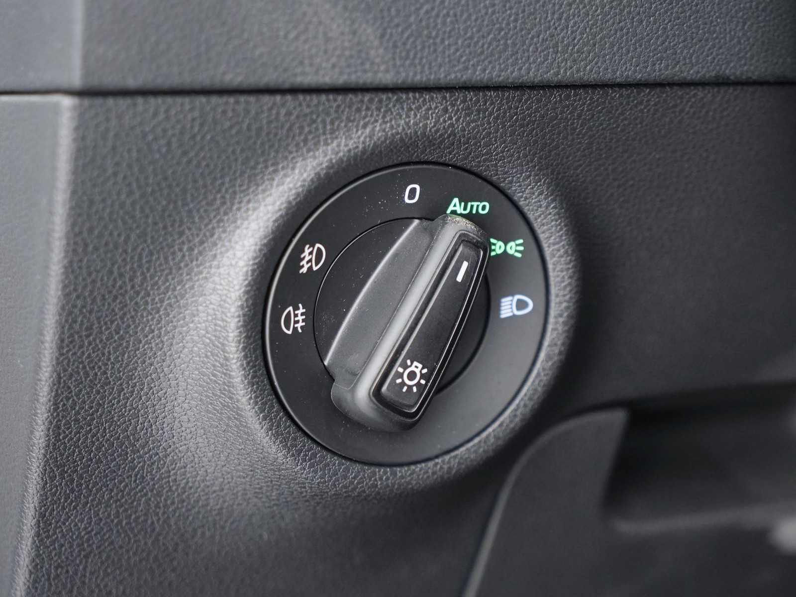 16 - Skoda Karoq 1.0 tsi act 115cv executive