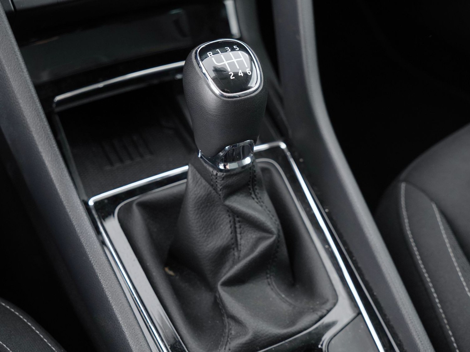 22 - Skoda Karoq 1.0 tsi act 115cv executive