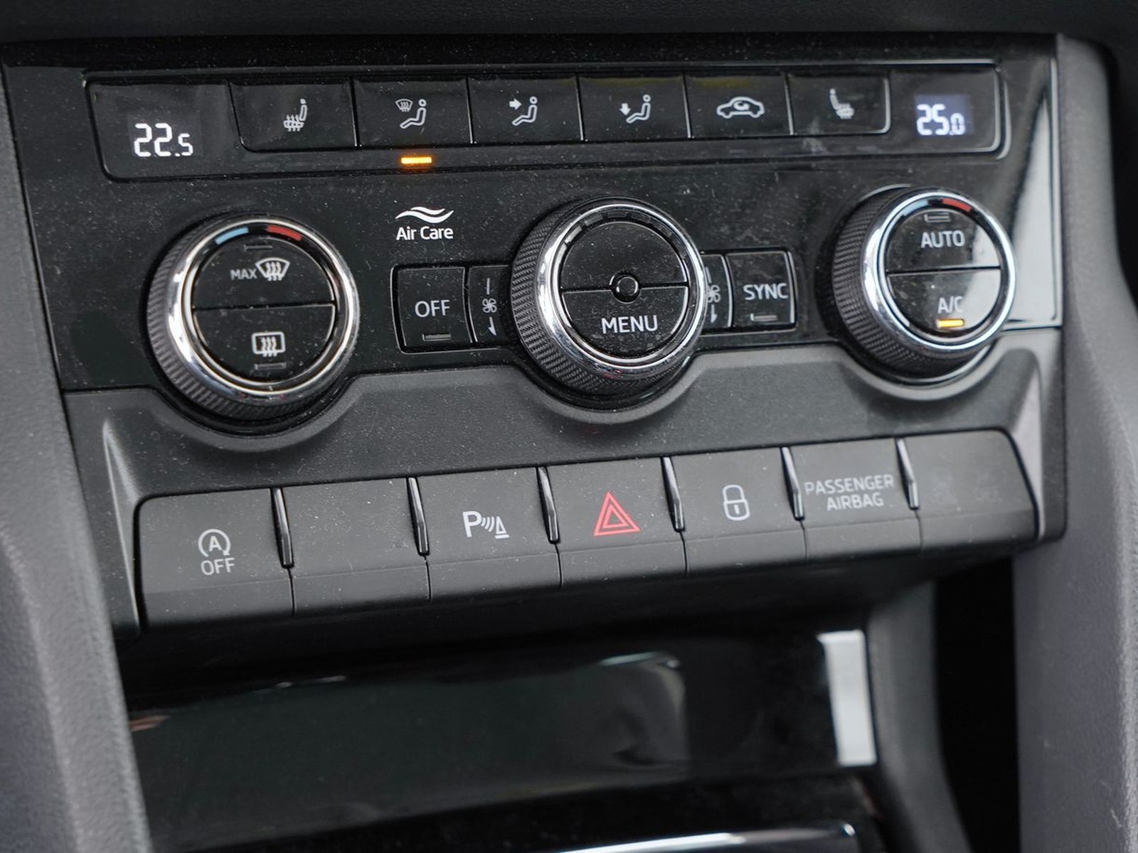 23 - Skoda Karoq 1.0 tsi act 115cv executive