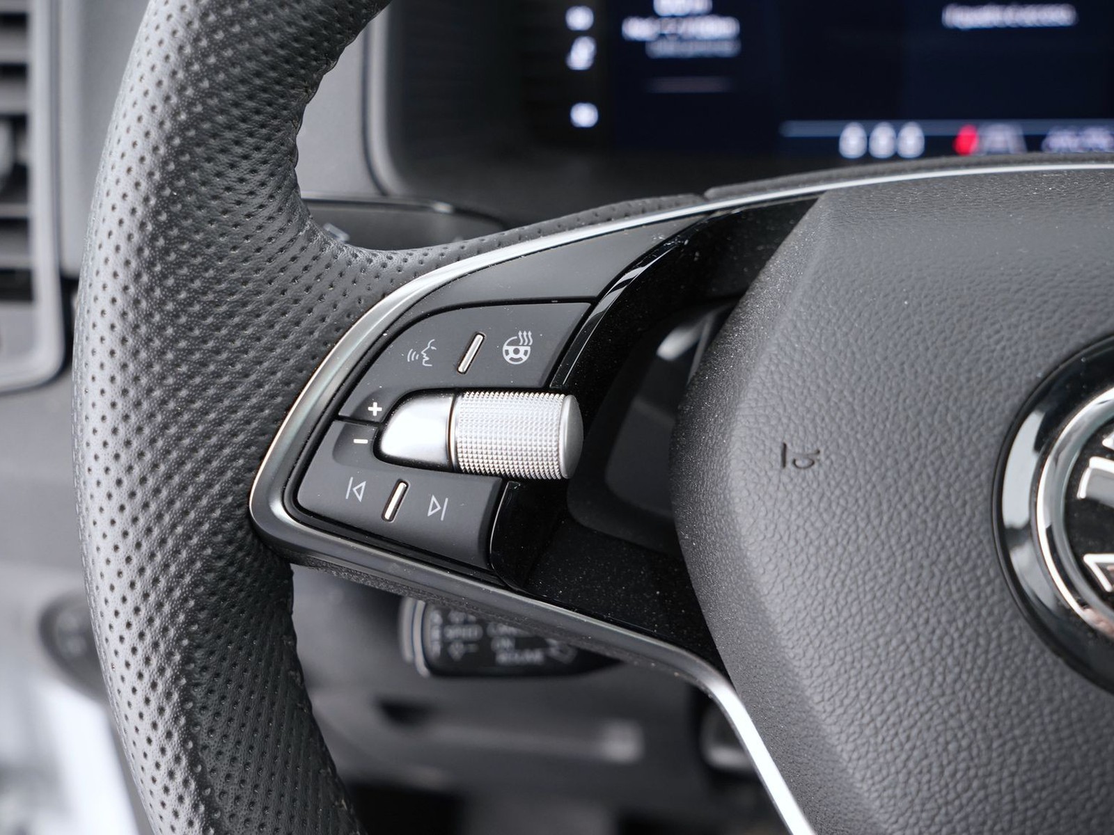 24 - Skoda Karoq 1.0 tsi act 115cv executive